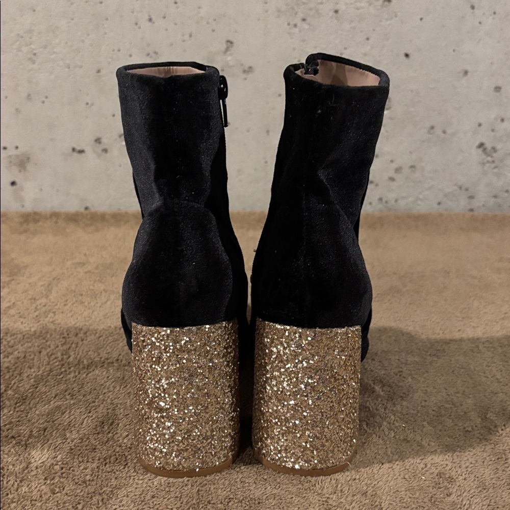 Betsey Johnson Kacey Black Velvet Pointed Toe Ankle Booties - Size 9 - Picture 7 of 11
